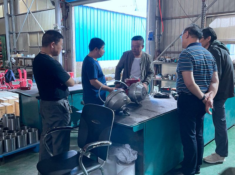 合作伙伴的主要負(fù)責(zé)人來我廠參觀、調(diào)研